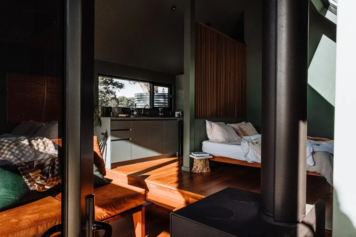 Off-Grid Cabin or Glamping Pod? Choosing the Right Stay for a Wet British Weekend